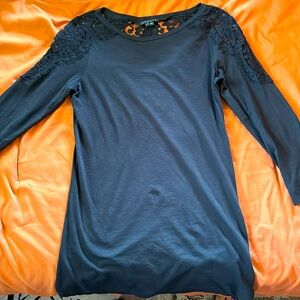 Theory 3/4 sleeve boat neck pull on medium light black blouse with lace detail